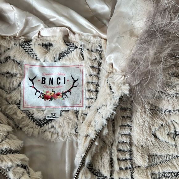 Embroidered Pattern Fur Zip Up Coat with Hood & Shimmer Ribbon lined sz Small - Picture 9 of 11